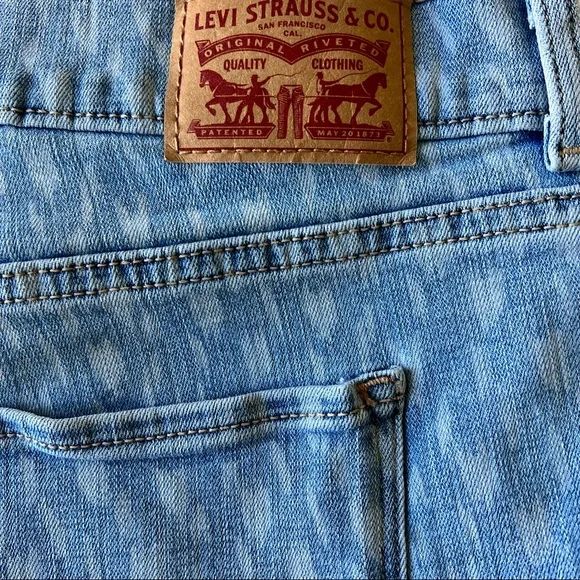 Levi’s Classic Shorts - Picture 4 of 15